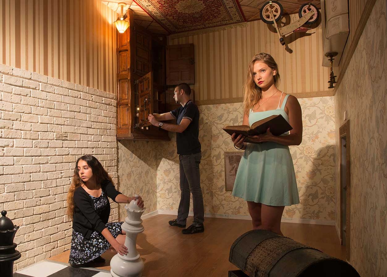 Escape Room in Tel Aviv Alice in Wonderland Escape Room in Tel Aviv Alice in Wonderland